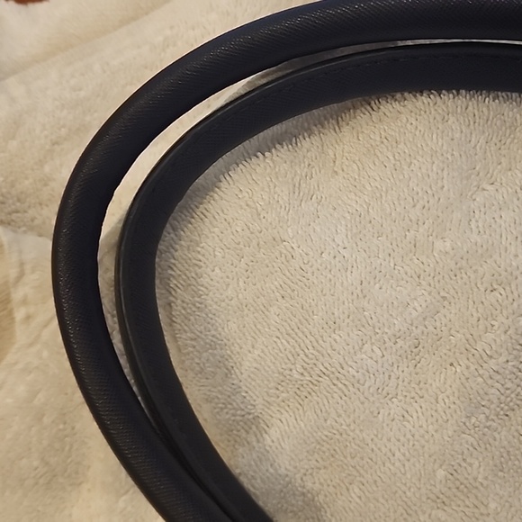 🆕️Tory Burch Lazer Cut Out Bag - Picture 9 of 14